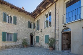 Casa Renato Apartments With Pool, Monforte D' Alba