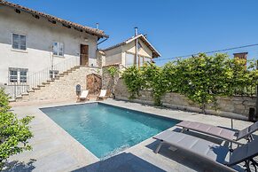 Casa Renato Apartments With Pool, Monforte D' Alba