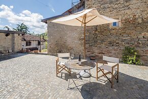 Casa Renato Apartments With Pool, Monforte D' Alba