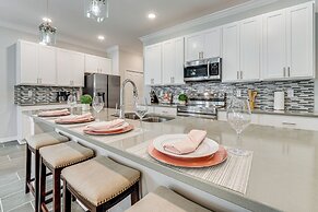 Relax, Play, Swim: Luxe Haines City Home w/ Lanai!