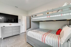 Relax, Play, Swim: Luxe Haines City Home w/ Lanai!