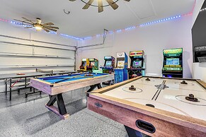 Relax, Play, Swim: Luxe Haines City Home w/ Lanai!