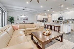 Relax, Play, Swim: Luxe Haines City Home w/ Lanai!