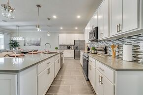 Relax, Play, Swim: Luxe Haines City Home w/ Lanai!