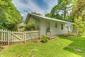 Charming Fairhope Home ~ 2 Mi to North Beach Park!