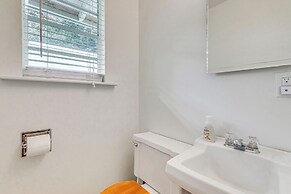 Charming Fairhope Home ~ 2 Mi to North Beach Park!