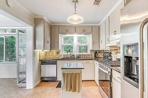 Charming Fairhope Home ~ 2 Mi to North Beach Park!