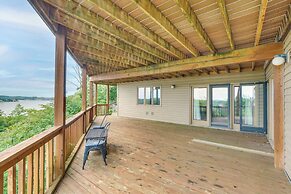 Spacious Osage Beach Home w/ Panoramic Lake Views