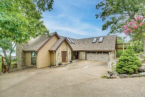 Spacious Osage Beach Home w/ Panoramic Lake Views