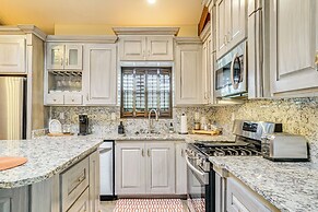 Unique El Paso Home w/ Patio ~ 1 Mi to The Shoppes