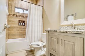 Unique El Paso Home w/ Patio ~ 1 Mi to The Shoppes