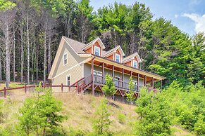 Secluded Retreat w/ Hot Tub, 10 Mi to Asheville!