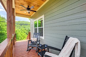 Secluded Retreat w/ Hot Tub, 10 Mi to Asheville!