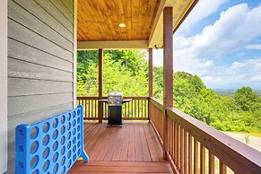 Secluded Retreat w/ Hot Tub, 10 Mi to Asheville!