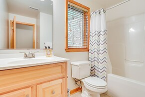 'peeking Pines' A-frame Cabin in Bryce Resort!