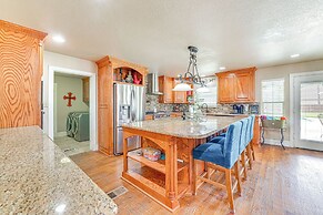 Fire Pit + Sauna: Spacious Lake Texoma Retreat!