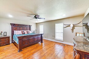 Fire Pit + Sauna: Spacious Lake Texoma Retreat!
