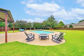 Fire Pit + Sauna: Spacious Lake Texoma Retreat!