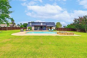 Fire Pit + Sauna: Spacious Lake Texoma Retreat!