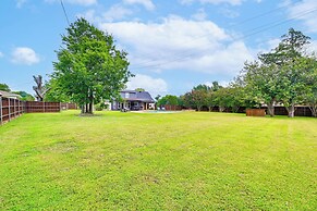 Fire Pit + Sauna: Spacious Lake Texoma Retreat!
