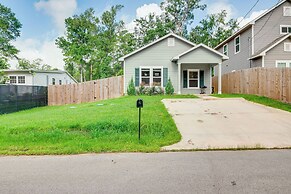 Montgomery Cottage w/ Fenced Yard < 1 Mi to Lakes!