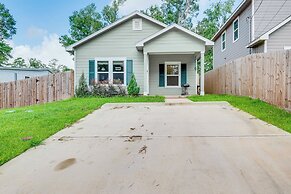 Montgomery Cottage w/ Fenced Yard < 1 Mi to Lakes!