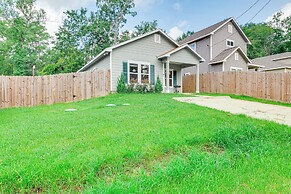 Montgomery Cottage w/ Fenced Yard < 1 Mi to Lakes!