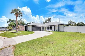 16 Mi to Downtown Tampa: Home w/ Hot Tub!