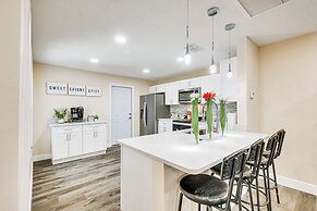 16 Mi to Downtown Tampa: Home w/ Hot Tub!