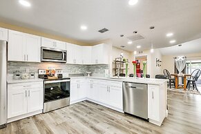 16 Mi to Downtown Tampa: Home w/ Hot Tub!