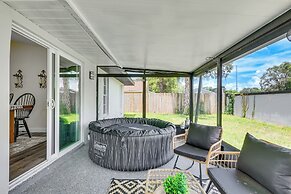 16 Mi to Downtown Tampa: Home w/ Hot Tub!