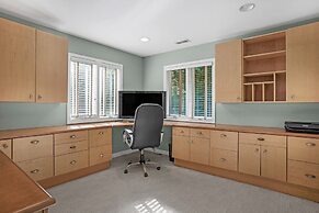 Luxurious Private Lakefront Paradise 5 Bedroom Home by RedAwning