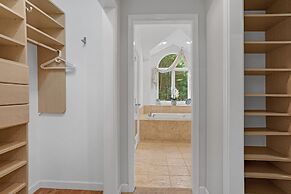 Luxurious Private Lakefront Paradise 5 Bedroom Home by RedAwning