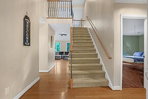 Luxurious Private Lakefront Paradise 5 Bedroom Home by RedAwning