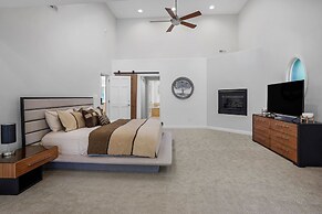 Luxurious Private Lakefront Paradise 5 Bedroom Home by RedAwning