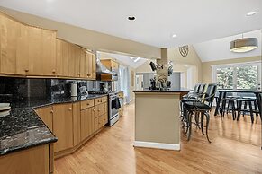 Luxurious Private Lakefront Paradise 5 Bedroom Home by RedAwning