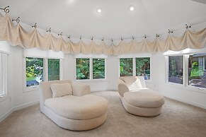 Luxurious Private Lakefront Paradise 5 Bedroom Home by RedAwning