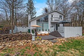 Pocono Scandinavian Cottage 2 Bedroom Cottage by RedAwning