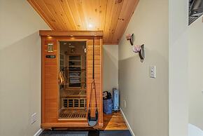 Pocono Scandinavian Cottage 2 Bedroom Cottage by RedAwning