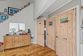 Pocono Scandinavian Cottage 2 Bedroom Cottage by RedAwning