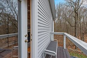 Pocono Scandinavian Cottage 2 Bedroom Cottage by RedAwning