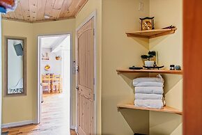 Pocono Scandinavian Cottage 2 Bedroom Cottage by RedAwning