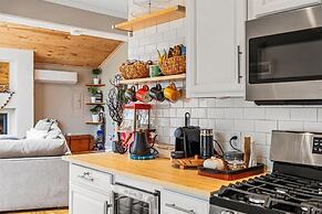 Pocono Scandinavian Cottage 2 Bedroom Cottage by RedAwning