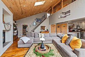 Pocono Scandinavian Cottage 2 Bedroom Cottage by RedAwning