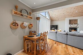 Pocono Scandinavian Cottage 2 Bedroom Cottage by RedAwning