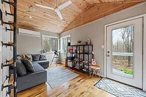 Pocono Scandinavian Cottage 2 Bedroom Cottage by RedAwning