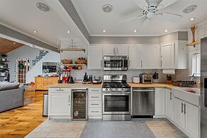 Pocono Scandinavian Cottage 2 Bedroom Cottage by RedAwning