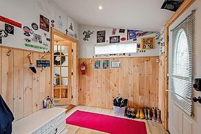 Pocono Scandinavian Cottage 2 Bedroom Cottage by RedAwning