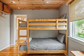 Pocono Scandinavian Cottage 2 Bedroom Cottage by RedAwning