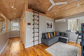 Pocono Scandinavian Cottage 2 Bedroom Cottage by RedAwning